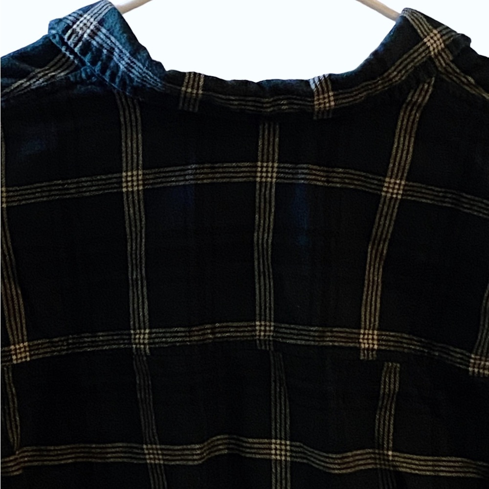 Universal Thread Size Large Woman’s Button Down L… - image 6